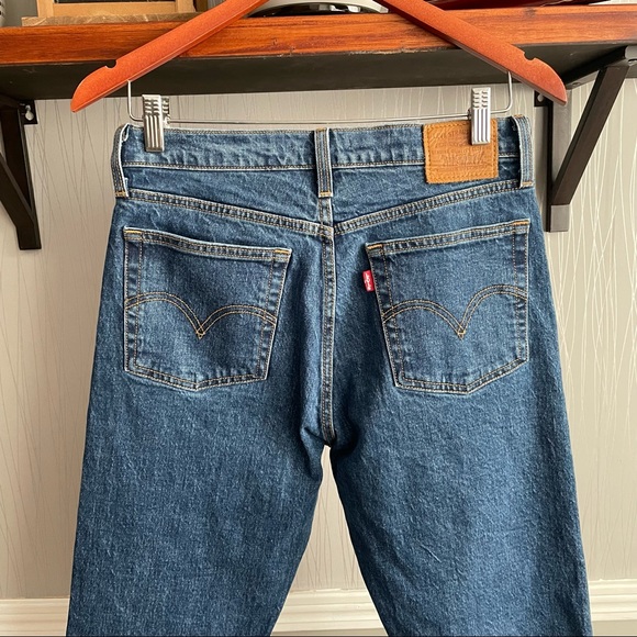 SOLD ๐ซ๐ซ Levi's Premium Wedgie Straight Cropped Jeans - Picture 6 of 13